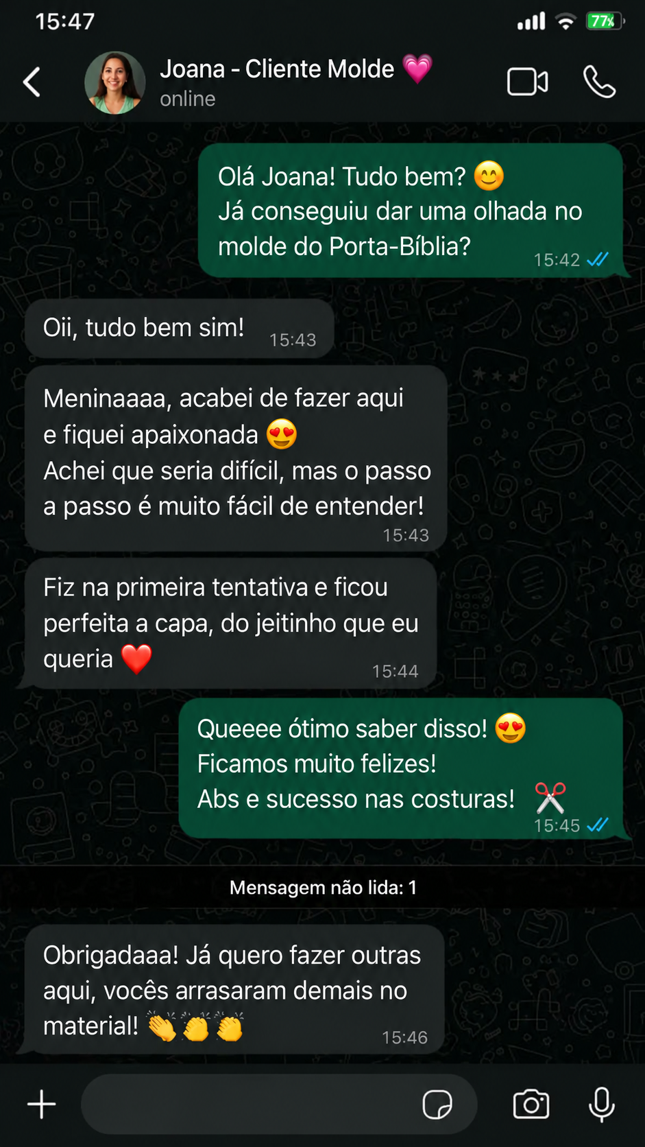 Conversa de WhatsApp com cliente elogiando o molde do porta-bíblia